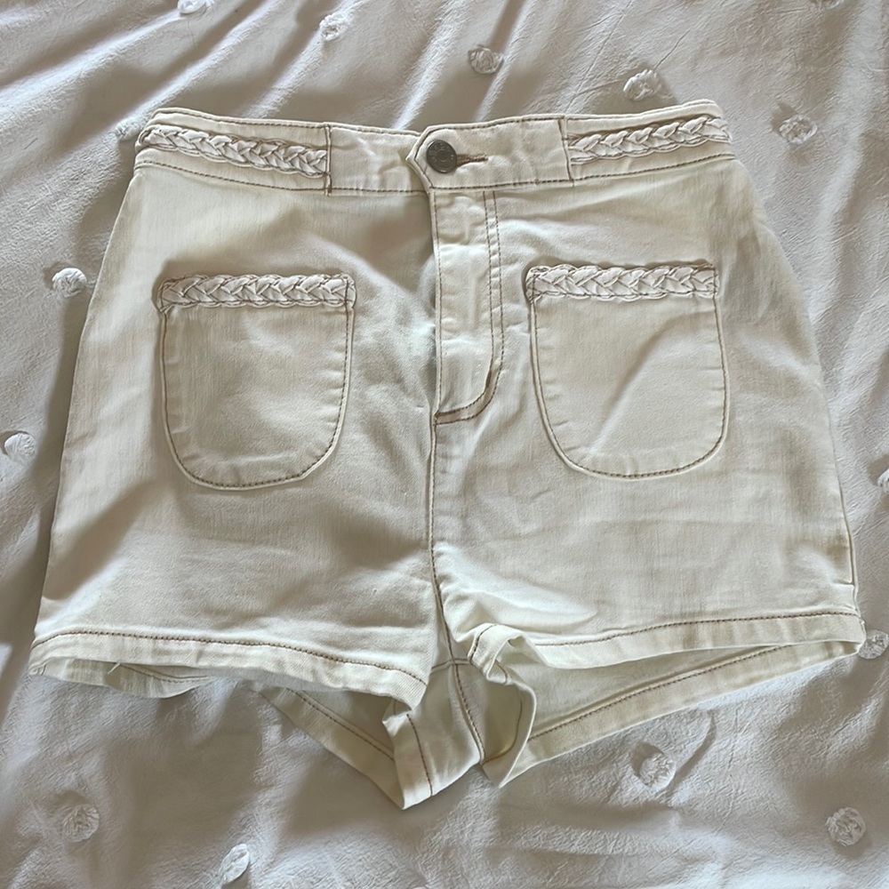 BDG Women’s high rise white jean braided shorts size 28